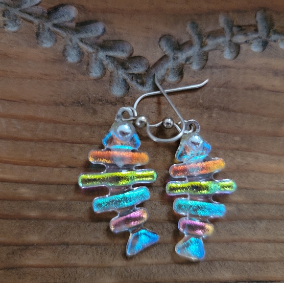 Beautiful dichroic glass bonefish earrings - Picture 2 of 6